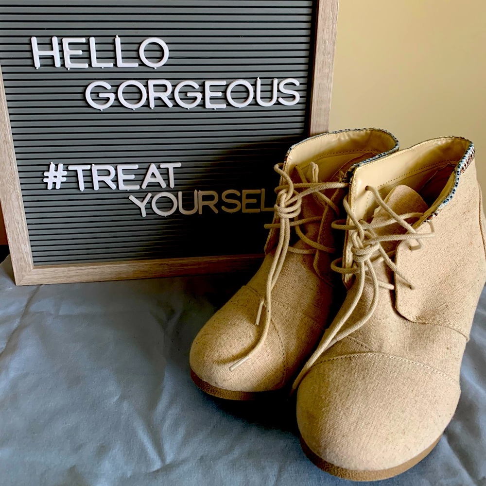 Boho Cream Wedged Boot Size 9